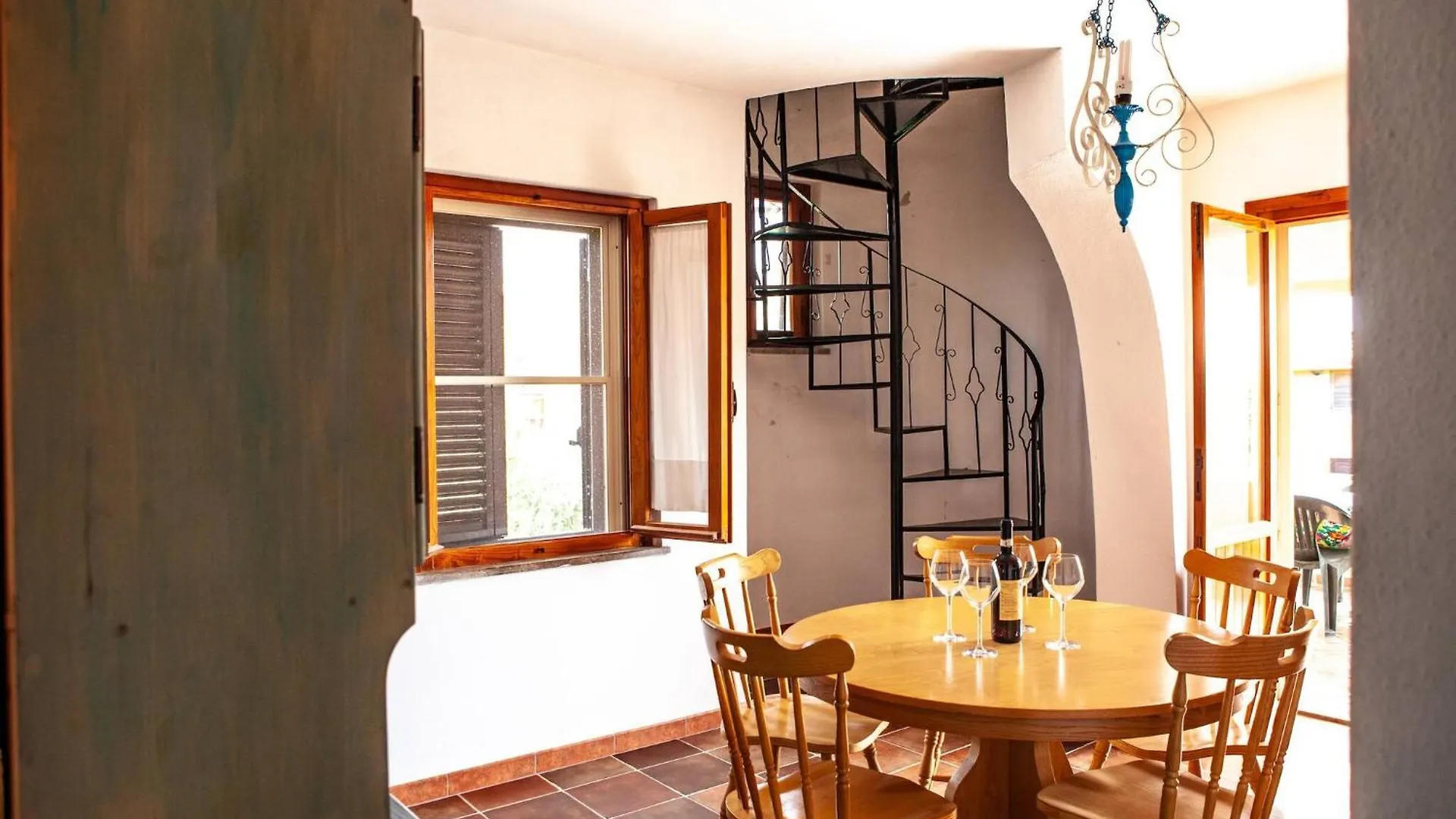 Casa Vacanze A 200 Mt Spiaggia Con 5 Camere 2 Bagni E 10 Posti Letto بورتو أوتيولو 0*,  إيطاليا